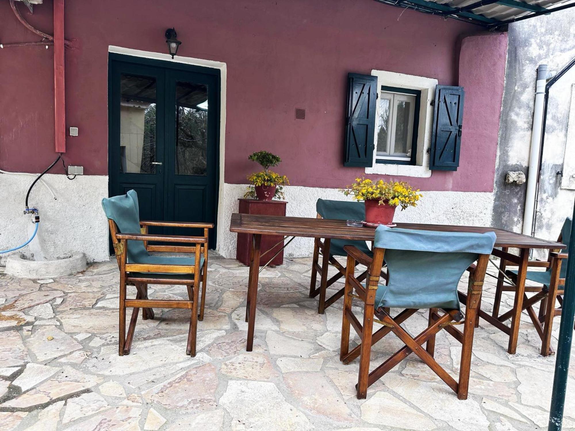 Апартаменты Tolis House *