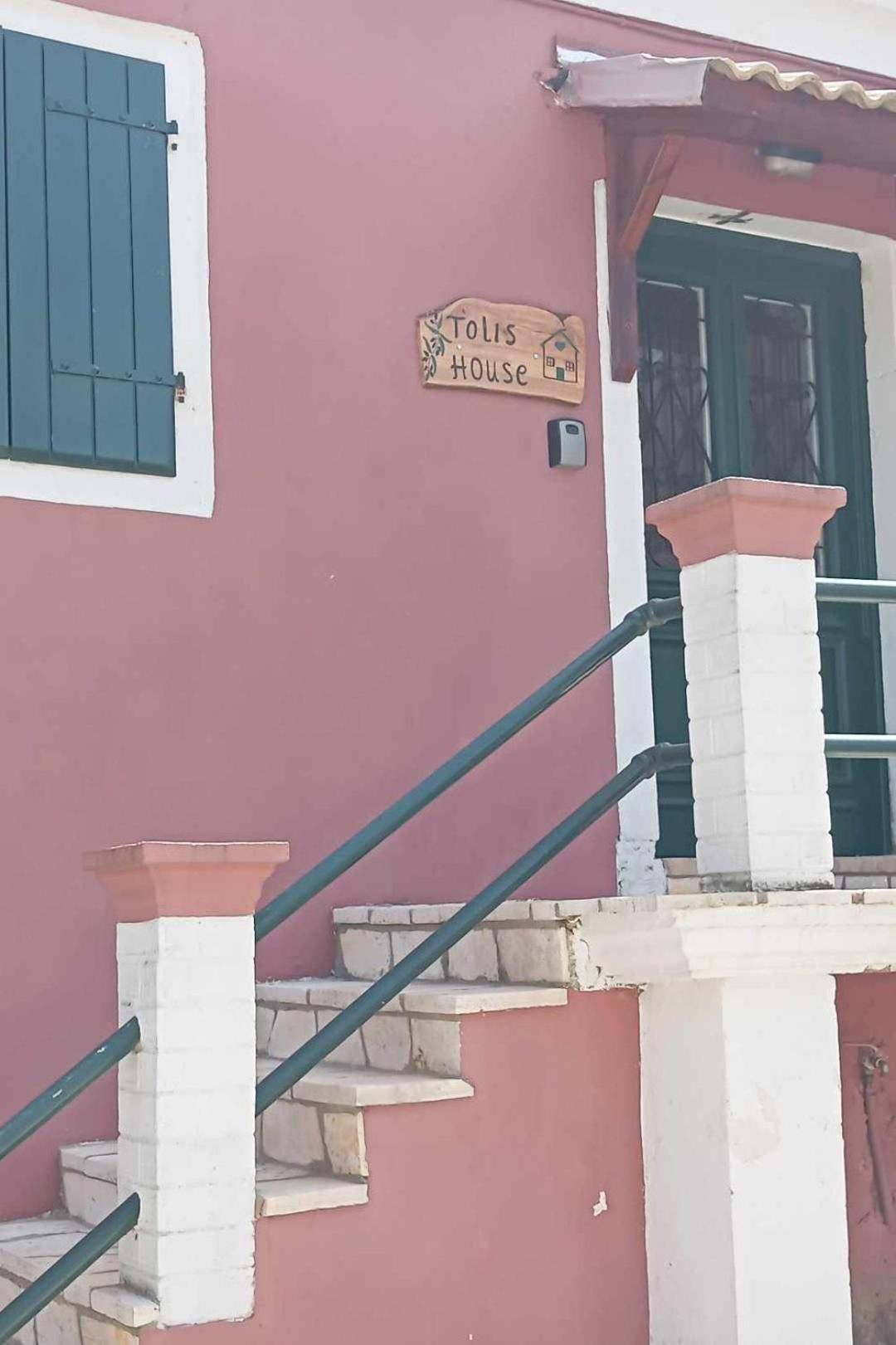 Апартаменты Tolis House *